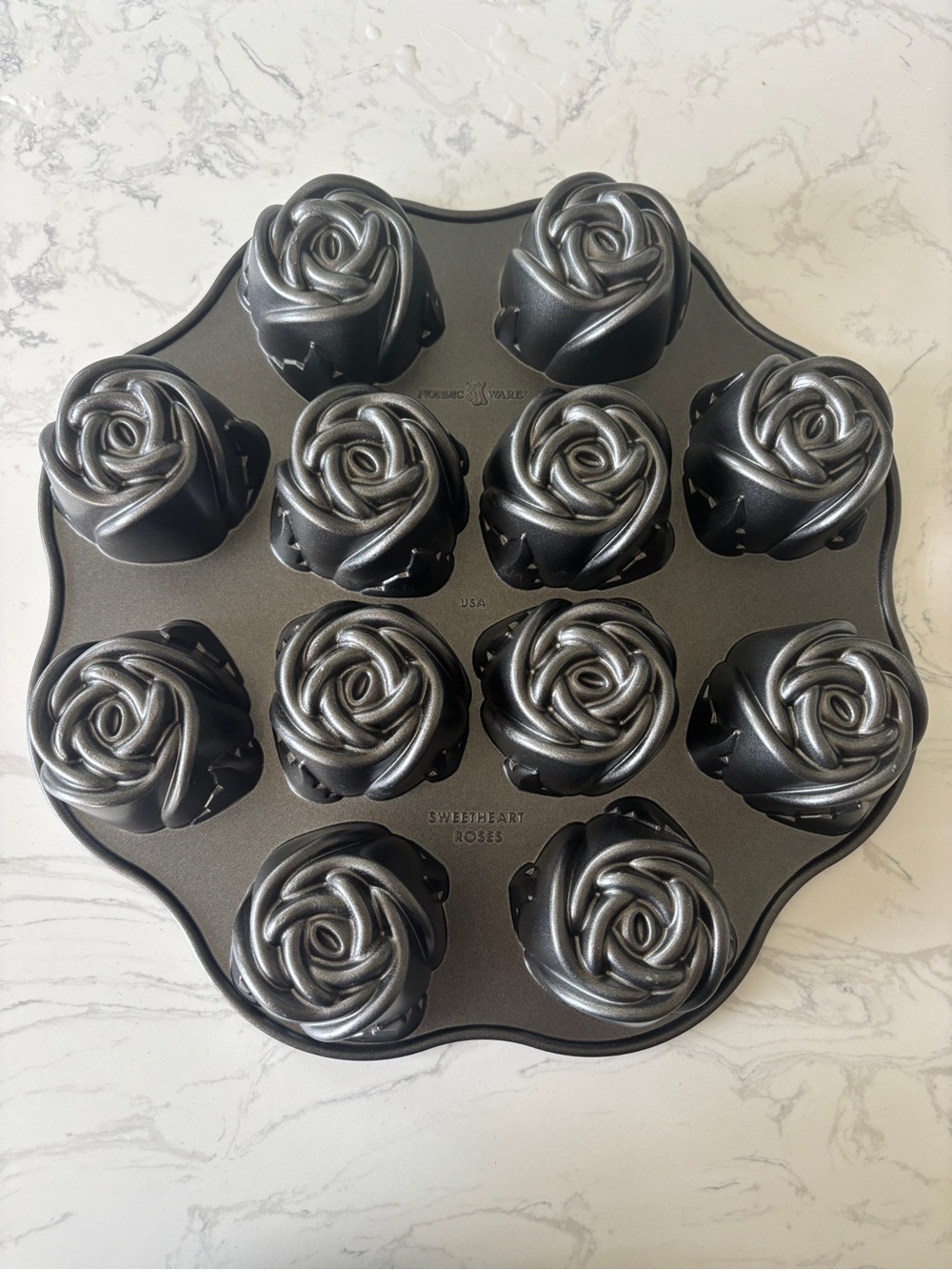 Williams Sonoma Sweetheart Rose Pan by Nordic Ware, NWT